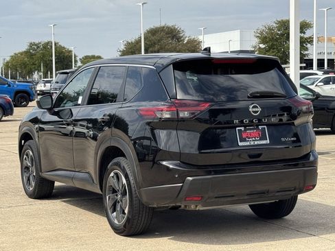 Used 2024 Nissan Rogue SV AWD/4WD image 4