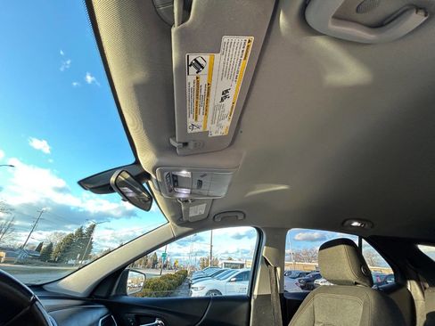 Used 2018 Chevrolet Equinox LT image 24