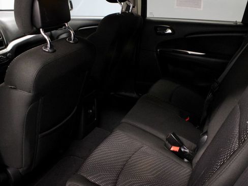 Used 2019 Dodge Journey SE w/ Connectivity Group FWD image 19