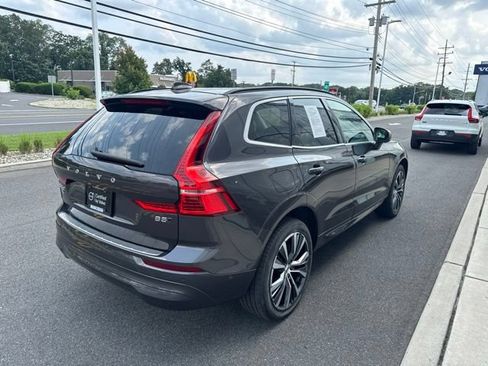 Certified 2022 Volvo XC60 B5 Momentum w/ Advanced Package AWD/4WD image 5