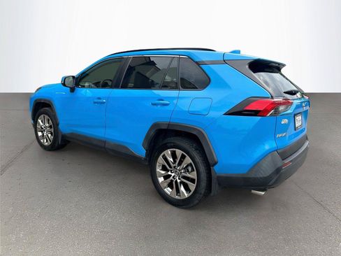 Used 2019 Toyota RAV4 XLE Premium w/ All Weather Liner Package AWD/4WD image 6