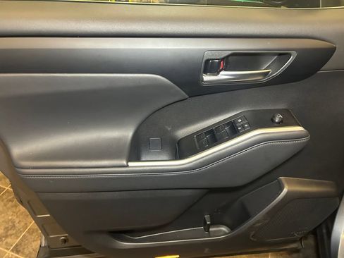 Used 2026 Toyota Highlander XLE AWD/4WD image 23