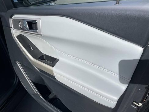 Used 2022 Ford Explorer XLT w/ Equipment Group 202A image 34