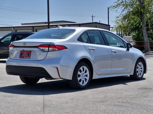 Certified 2025 Toyota Corolla LE FWD image 5