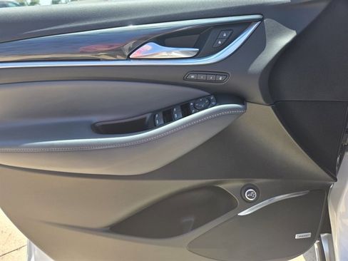 Used 2024 Buick Enclave Premium image 11