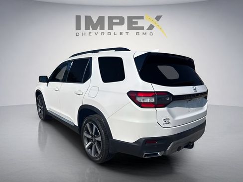 Used 2023 Honda Pilot Touring image 3