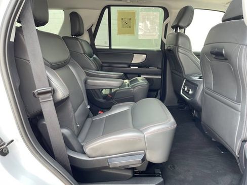 Used 2025 Ford Expedition Active AWD/4WD image 35