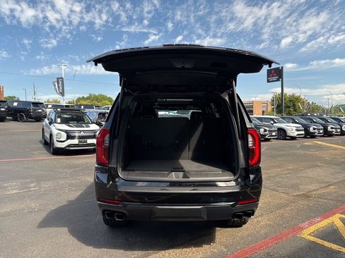 Used 2025 GMC Yukon AT4 w/ AT4 Premium Package image 9