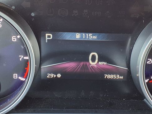 Used 2022 Kia Carnival LX image 14