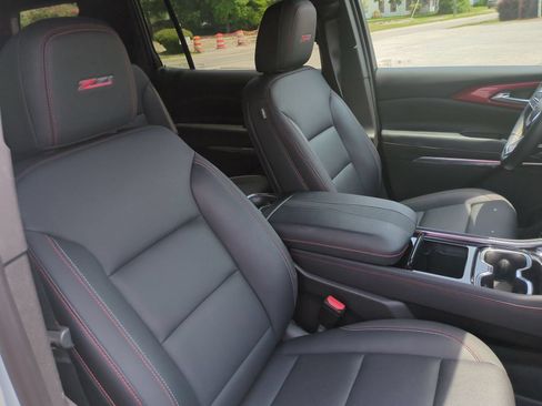 Used 2025 Chevrolet Traverse Z71 w/ Enhanced Driving Package AWD/4WD image 28