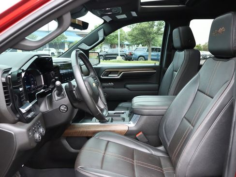 Used 2023 Chevrolet Silverado 1500 High Country w/ High Country Premium Package AWD/4WD image 13