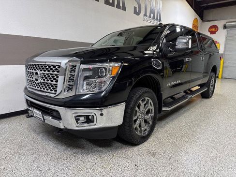 Used 2018 Nissan Titan SL w/ Chrome Package image 3