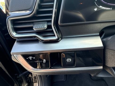 Used 2023 Kia Sportage EX AWD/4WD image 12