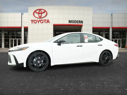 New 2026 Toyota Camry Hybrid FWD image 14