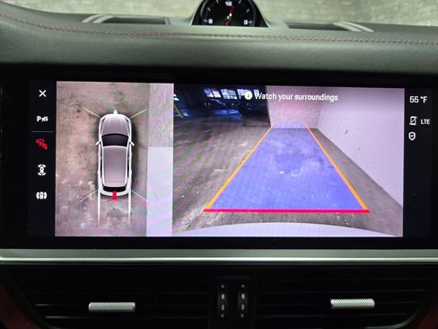 Used 2022 Porsche Cayenne Platinum Edition image 25