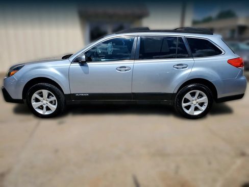 Used 2013 Subaru Outback 2.5i Premium w/ All-Weather Pkg AWD/4WD image 8