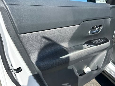 New 2026 Nissan Kicks SV image 10