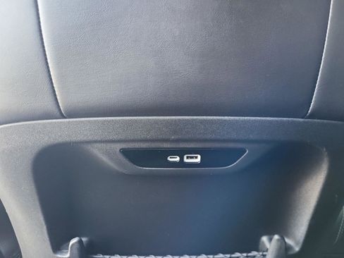 Used 2025 Chrysler Pacifica Select image 20