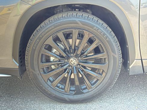 Used 2025 Toyota Highlander XSE AWD/4WD image 33