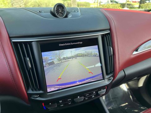 Used 2021 Maserati Levante image 63