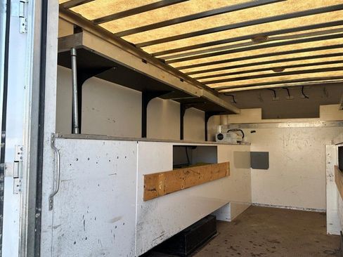 Used 2019 Ford E-450 and Econoline 450 Super Duty w/ Power Windows & Locks Group image 25