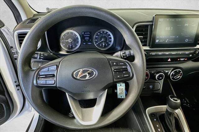 Used 2020 Hyundai Venue SE FWD image 11