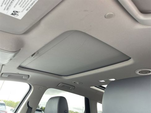 Used 2020 Buick Enclave Essence w/ Sound and Sites Package image 22