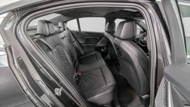 Used 2025 BMW 530i w/ Premium Package RWD image 21