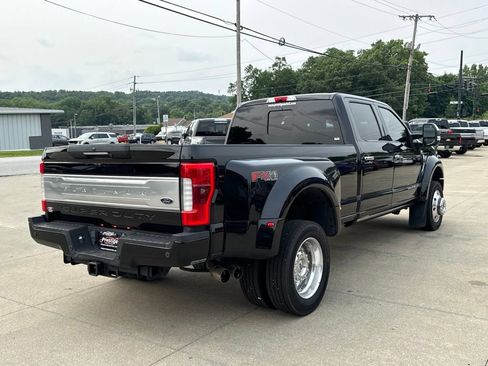 Used 2017 Ford F450 Platinum w/ Platinum Ultimate Package AWD/4WD image 16