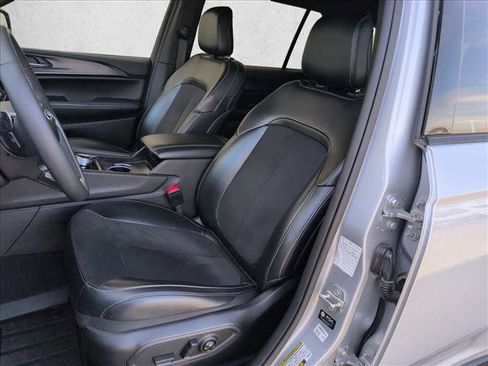 Used 2024 Jeep Grand Cherokee L Laredo AWD/4WD image 16