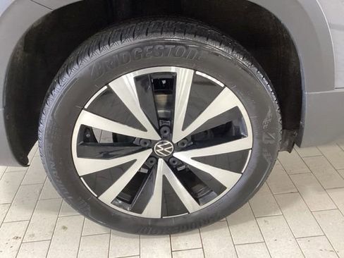 Certified 2023 Volkswagen Taos SE image 19