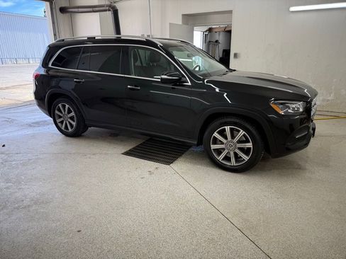 Used 2023 Mercedes-Benz GLS 450 4MATIC image 3