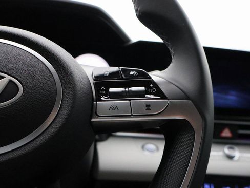 New 2025 Hyundai Elantra Limited image 29