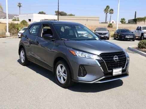 New 2025 Nissan Kicks Play S image 2