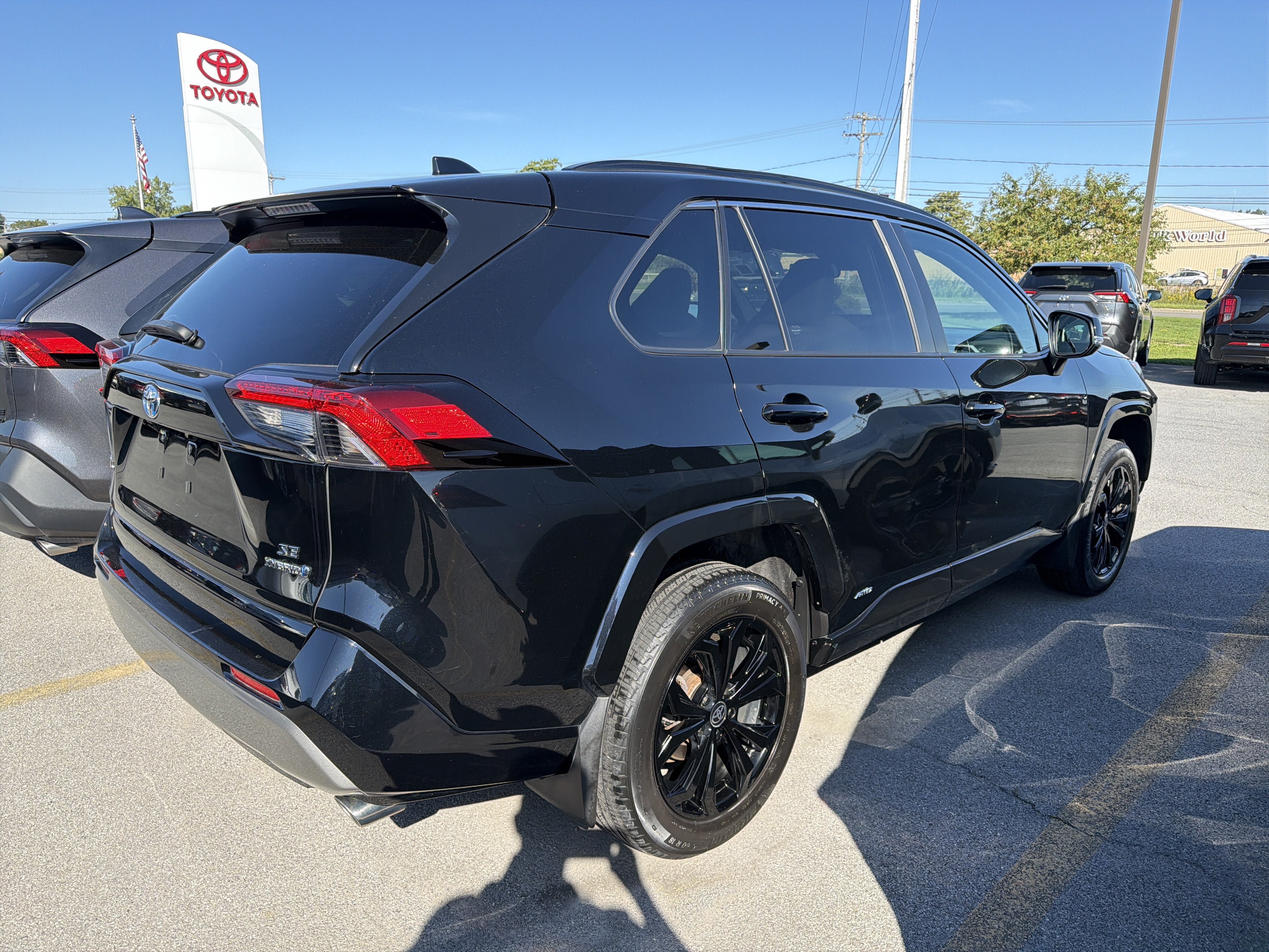 Used 2022 Toyota RAV4 SE w/ Convenience Package AWD/4WD image 7