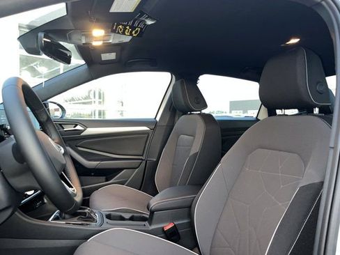 Used 2025 Volkswagen Jetta Sport image 10