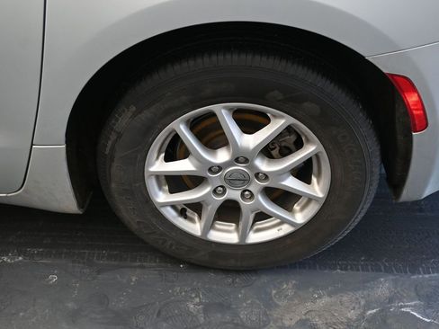 Used 2024 Chrysler Pacifica Touring-L FWD image 13