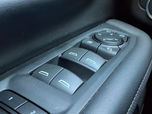 Used 2023 GMC Yukon SLT w/ SLT Premium Package RWD image 17