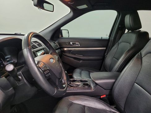 Used 2018 Ford Explorer XLT w/ Equipment Group 202A FWD image 17