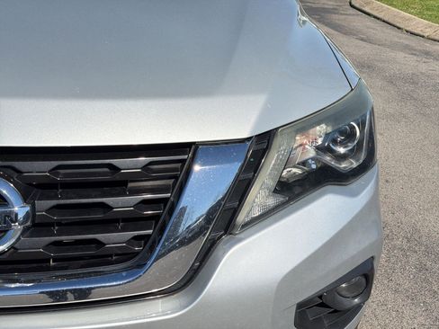 Used 2017 Nissan Pathfinder Platinum w/ Family Entertainment Package image 11