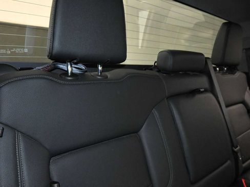 Used 2024 GMC Sierra 1500 SLT AWD/4WD image 11