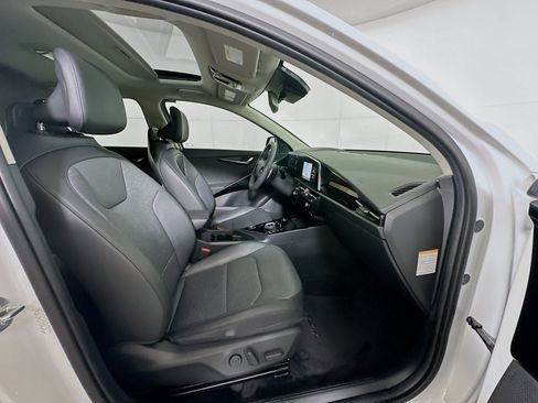 Used 2023 Kia Niro Wave image 32