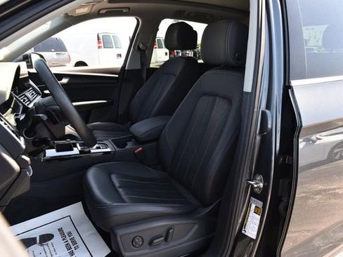 Used 2023 Audi Q5 2.0T Premium w/ Convenience Package AWD/4WD image 20