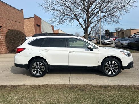 Used 2017 Subaru Outback 2.5i Limited image 3