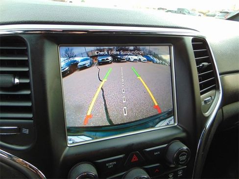 Used 2017 Jeep Grand Cherokee Altitude image 13