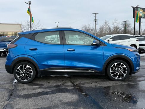 Used 2023 Chevrolet Bolt EUV Premier w/ Sun & Sound Package image 9