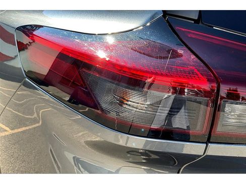 Used 2024 Nissan Rogue SV image 32