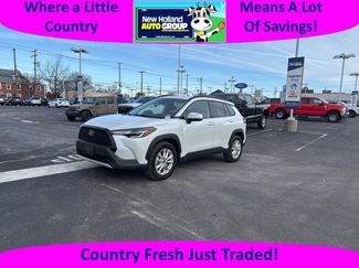 Used 2022 Toyota Corolla Cross LE video 1
