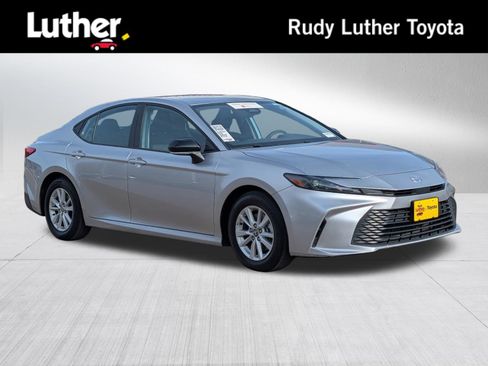 Certified 2025 Toyota Camry LE image 1