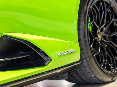 Used 2022 Lamborghini Huracan EVO RWD image 14